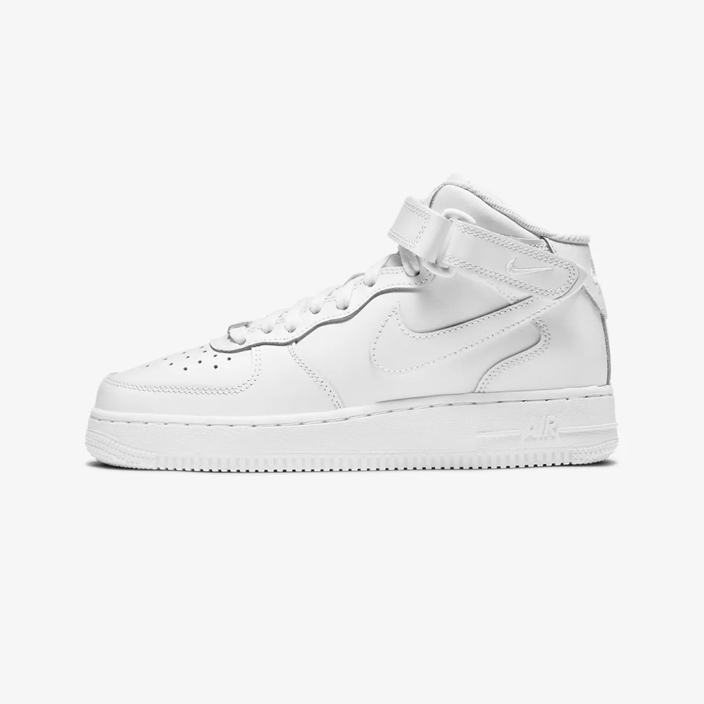 Nike Air mid in all white 💕